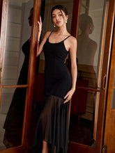 Langes Camisole-Kleid mit asymmetrischem Saum